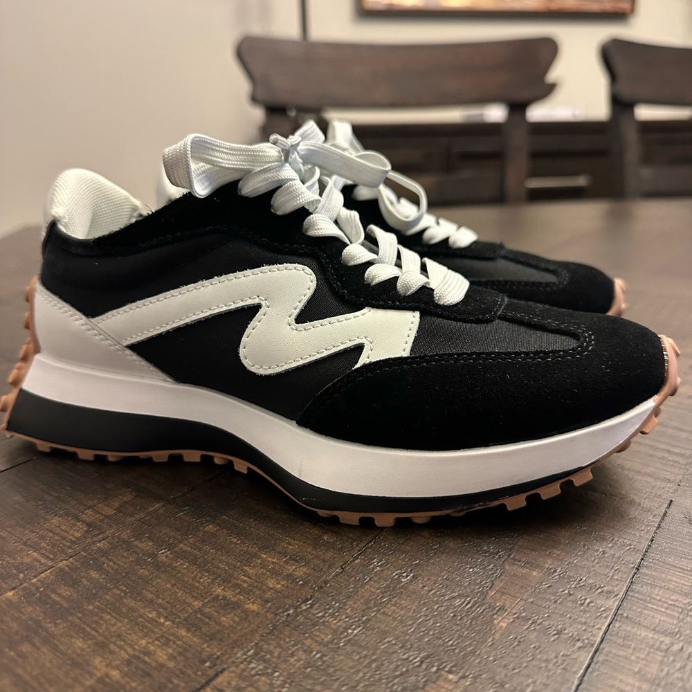 EUC Steve Madden Campo Lace-Up Jogger Sneakers